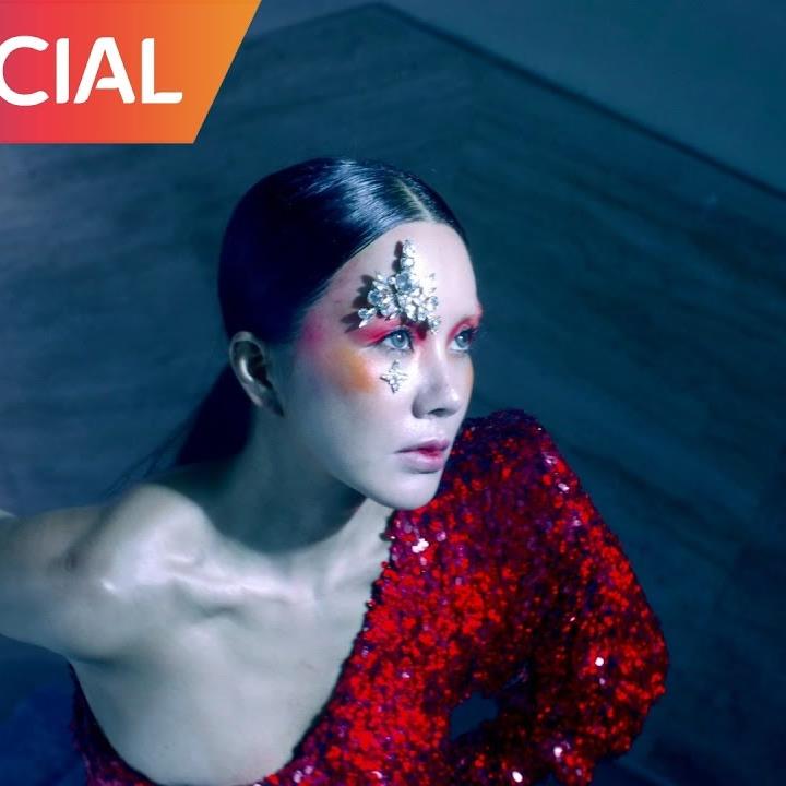 "WATCH ME MOVE" là ca khúc chủ đề thứ hai của biểu tượng sexy Uhm Jung Hwa 