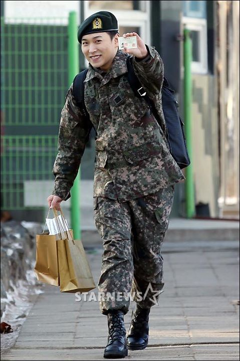 Super Junior Sungmin cũng chính thức xuất ngũ vào sáng sớm nay #WelcomeBackSungmin