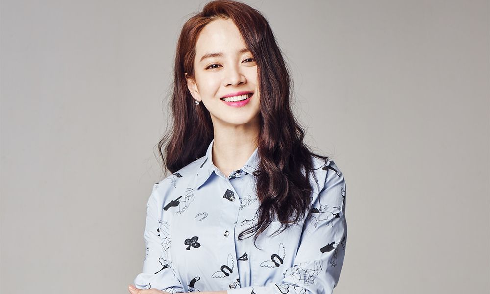 Song Ji Hyo chứng minh vẻ đẹp của mình qua việc không trang điểm khi tham dự sự kiện