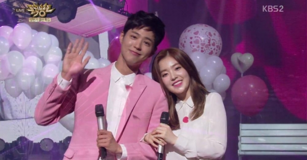 Irene (Red Velvet) và Park Bo Gum lại chẳng thể rời nhau tại Gayo Daechukje