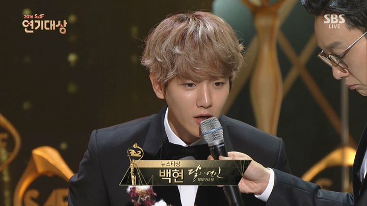 [CAP] 161231 BAEKHYUN tại SBS drama awards. 