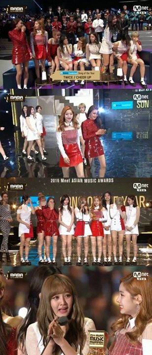 Bài báo: [2016 MAMA] Twice giành daesang cho bài hát của năm "Giải thưởng to lớn, đầy ý nghĩa" rơi nước mắt