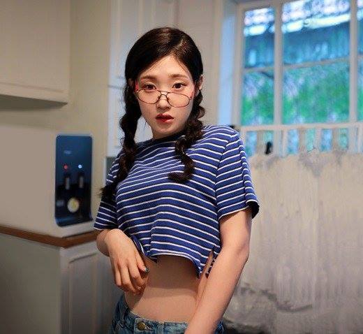 Bài báo: Jung Chaeyeon khoe vòng eo con kiến 22 inch "bất ngờ" 