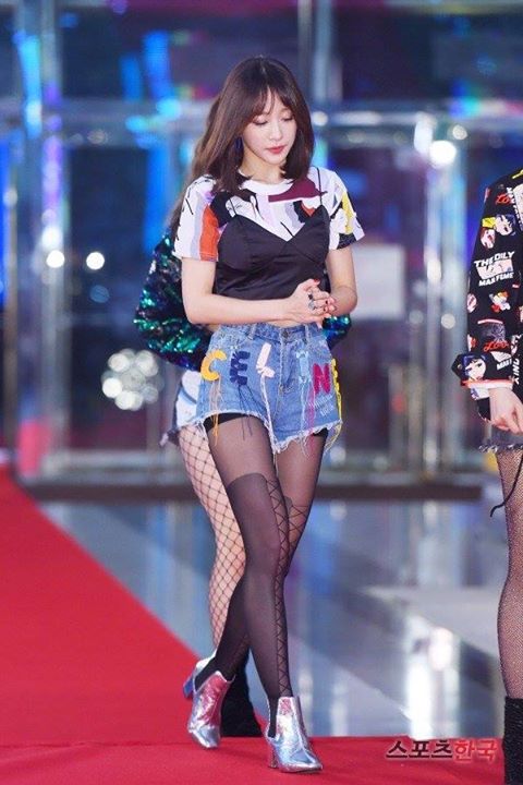 Bài báo: EXID Hani, cặp đùi thon gọn