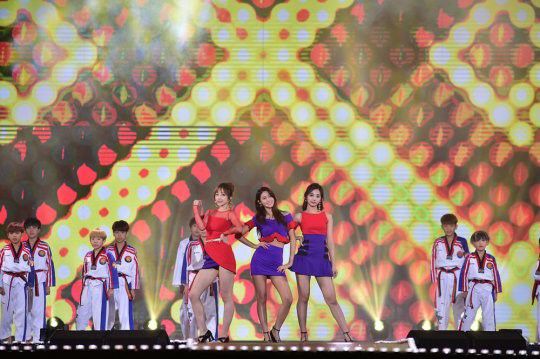 Naver - Sports Dong A: Hani x Seolhyun x Tử Du sẽ có màn kết hợp trong 'MBC Gayo Festival'