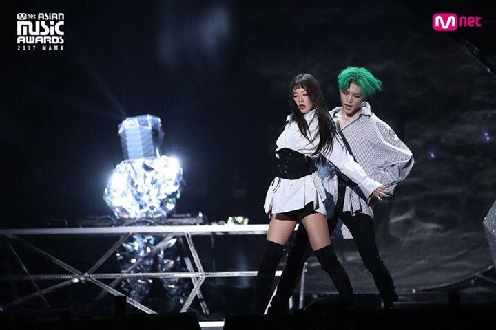 Sống lại kh&ocirc;ng kh&iacute; MAMA Hồng K&ocirc;ng đ&ecirc;m qua với loạt ảnh của Mnet