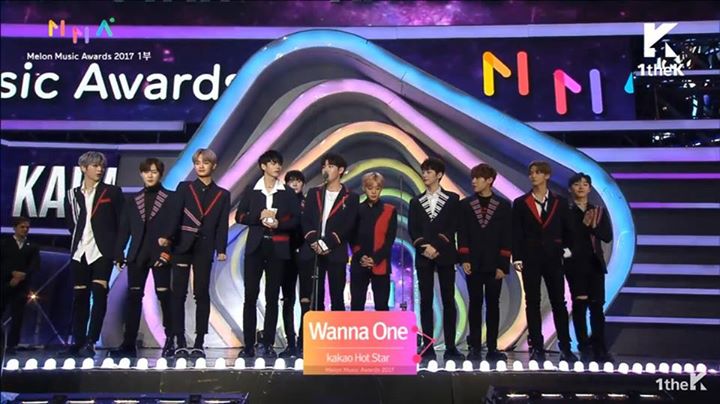 WANNA ONE thắng giải Kakao Hot Star tại Melon Music Awards 2017