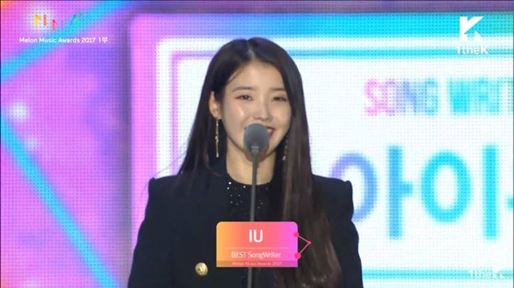 Best Song Writer của Melon Music Awards 2017 đã thuộc về IU