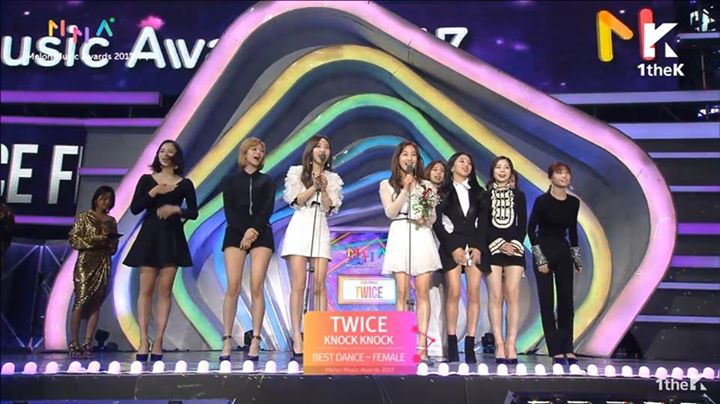 TWICE “Knock Knock” thắng giải Best Dance Song (Female) tại Melon Music Awards 2017