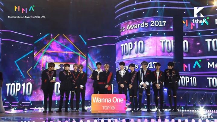 WANNA ONE ẵm giải thưởng thứ 3 tại Melon Music Awards 2017 với Bonsang Top 10 Artist