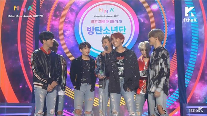 Daesang Best Song of the Year tại Melon Music Awards 2017 đã thuộc về “Spring Day” của BTS