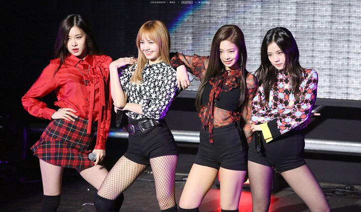 BLACKPINK sẽ có special stage cover “So Hot” của Wonder Girls tại SBS Gayo Daejun. Bản phối do Teddy thực hiện, được công nhận bởi Park Jin Young.