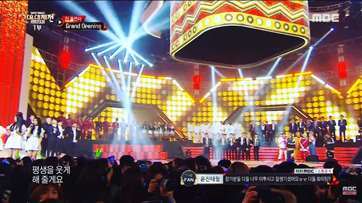 MBC Gayo Daejun 2017 mở màn bằng ca khúc “Entertainer” của PSY thể hiện bởi WINNER, Wanna One, SEVENTEEN, GOT7, Red Velvet, GFRIEND, ASTRO, B.A.P, BTOB, MONSTA X, MAMAMOO, EXID, VIXX, Hwang Chi Yeol, HyunA, Sunmi, EXO, BTS, Sechskies 