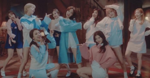 Ca khúc "TT" giúp TWICE trở thành girlgroup Kpop đầu tiên sở hữu MV 300 triệu view