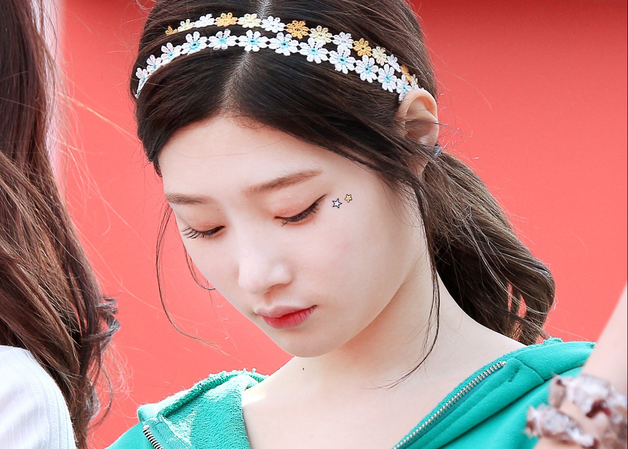 Chaeyeon (DIA) tiết lộ có một số nam thần tượng muốn hẹn hò với cô