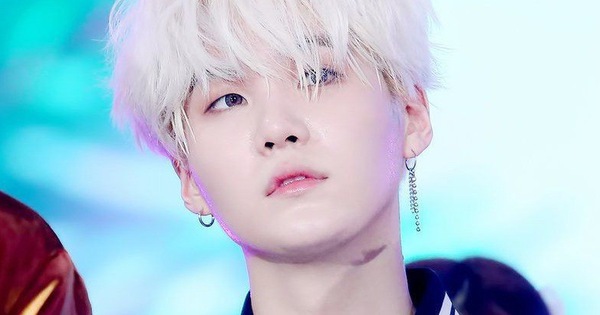 Bằng hành động cực ngầu, SUGA đập tan nghi ngờ BTS hát nhép