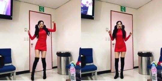 Bài báo: Red Velvet Joy diện đầm bó sát khoe đôi chân tuyệt đẹp trong phòng đợi