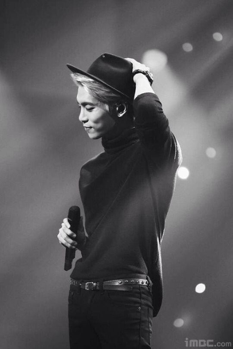 Bài báo: Công bố di thư của SHINee Jonghyun "Tôi không thể chiến thắng trầm cảm... Hãy nói rằng tôi đã làm việc chăm chỉ"