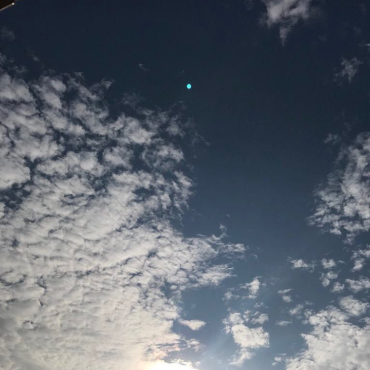 B&agrave;i b&aacute;o: "H&atilde;y hạnh ph&uacute;c ở nơi cậu đ&atilde; tới" Bạn b&egrave; tiễn biệt Jonghyun trong nước mắt