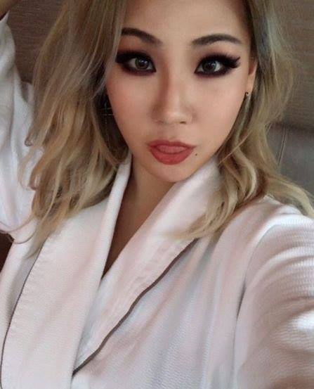 B&agrave;i b&aacute;o: CL trong tấm &aacute;o cho&agrave;ng tắm... vẻ dễ thương kh&ocirc;ng ngờ tới ẩn trong h&igrave;nh tượng sang chảnh