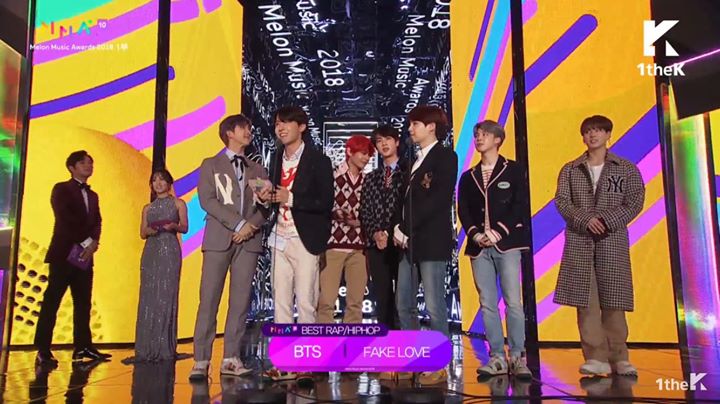 BTS “Fake Love” thắng giải Best Rap/Hip-Hop Track tại #MelonMusicAward2018 trước các đề cử gồm iKON “Love Scenario”, WINNER “EVERYDAY”, HAON “BBong BBong” và Heize “Jenga”