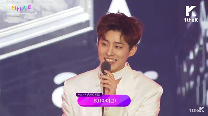 iKON B.I nhận giải Best Song Writer tại #MelonMusicAward2018