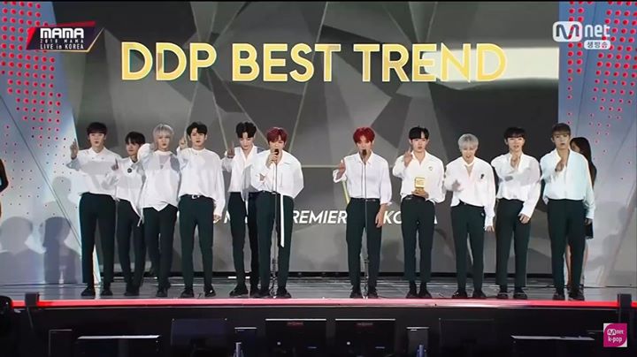 Wanna One nhận giải DDP Best Trend khép lại đêm đầu tiên mở màn cho #MAMA2018 ở Hàn Quốc