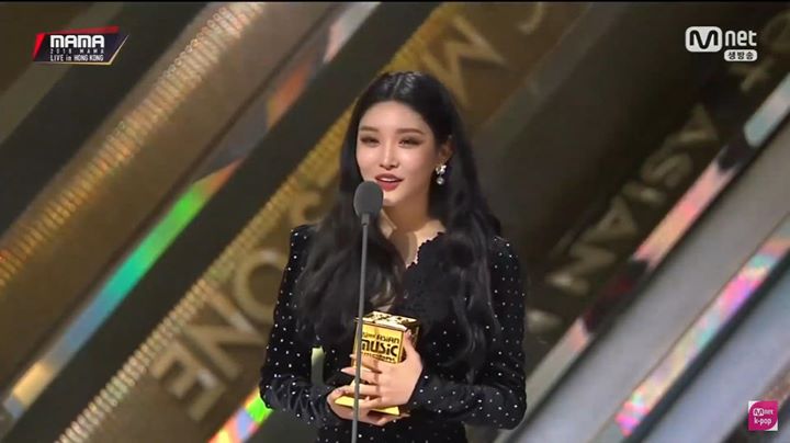 Chungha thắng Best Dance Performance Solo tại #MAMA2018 với “Roller Coaster”