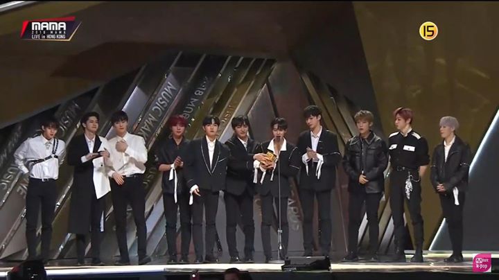 WANNA ONE thắng Best Male Group tại #MAMA2018