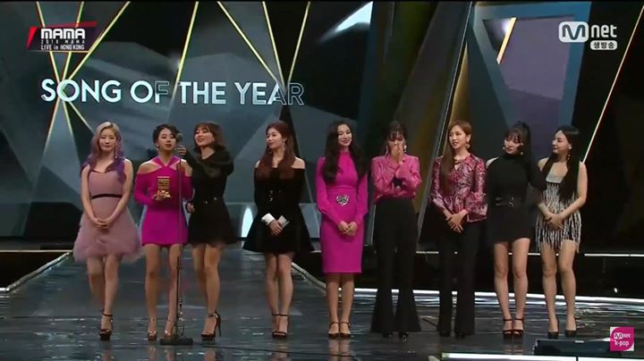 “What is Love?” của TWICE thắng Daesang Song of the Year tại #MAMA2018