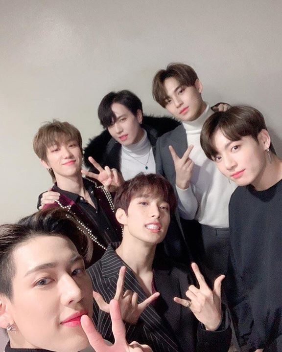 Hội 97 line SEVENTEEN Mingyu, DK, The8, BTS Jungkook, GOT7 BamBam, Yugyeom khoe ảnh selca tại hậu trường KBS Gayo Daechukjae 2018