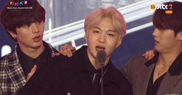 Changsub (BTOB) gặp sự cố vạ miệng khi phát biểu nhận giải tại MMA 2018