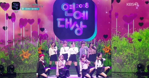 TWICE được khen ngợi với màn trình diễn đầy năng lượng tại 'KBS Entertainment Awards 2018' dù chỉ vừa trở về từ Nhật Bản vài giờ trước đó