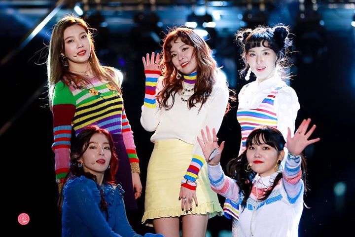 Red Velvet sẽ là khách mời bất ngờ trên "Running Man". Đã ghi hình xong vào ngày 6/2 tại Jamsil, Seoul. 