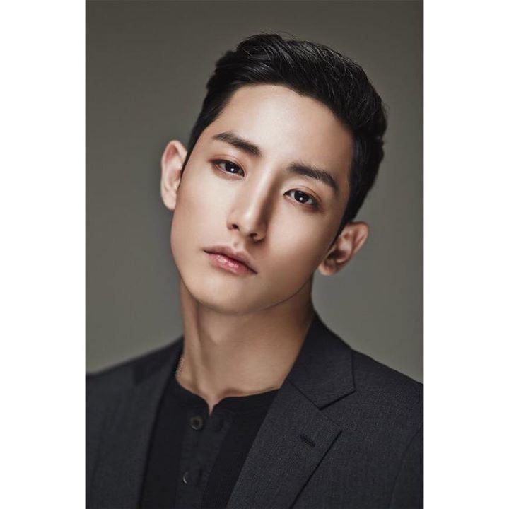 Người trong ngành tiết lộ người mẫu kiêm diễn viên Lee Soo Hyuk sẽ kí hợp đồng với YG Entertainment sau khi hết hạn hợp đồng với Star J trong tuần này. 