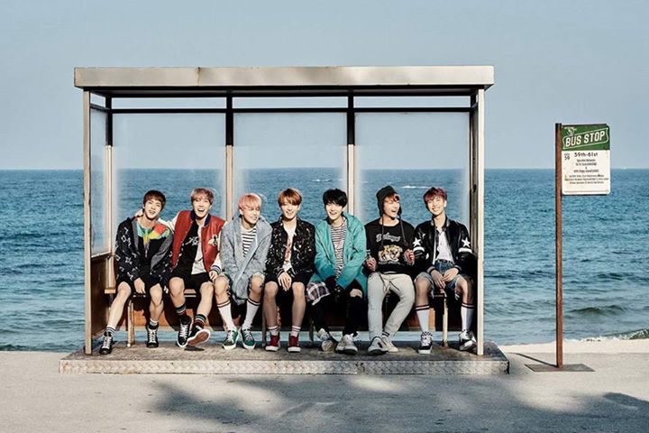 BTS đạt thành tích khủng trên BXH Billboard với "You Never Walk Alone"