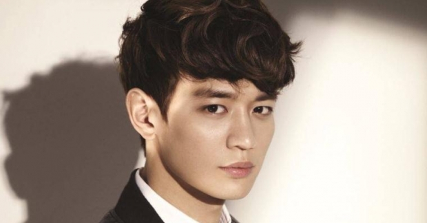 Minho (SHINee) giải bày việc khoe cơ bụng trong show thực tế