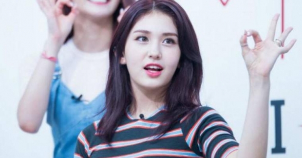 "Girlgroup không có lỗ hổng visual" bị dìm hàng chiều cao thê thảm khi đứng cạnh Somi (I.O.I)