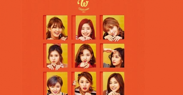 Fan sướng ngất với công dụng đặc biệt của photocard TWICE