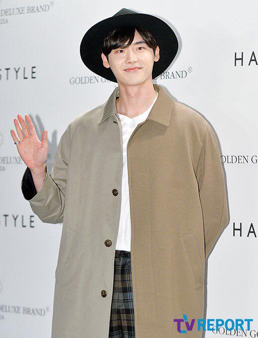 Bài báo: (Độc quyền) Lee Jong Suk cứu và nhận nuôi một chú mèo bị bỏ rơi