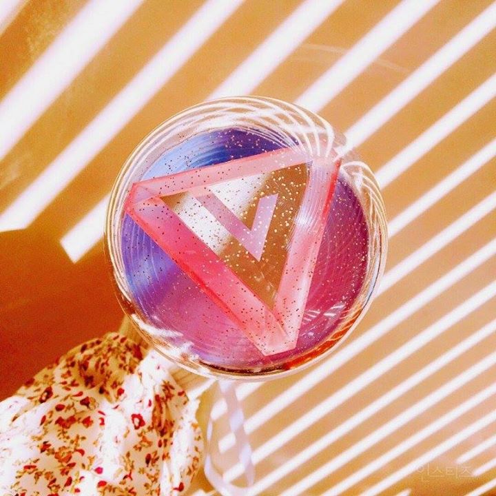 Instiz: Lightstick của Seventeen gây bão vì quá đẹp  