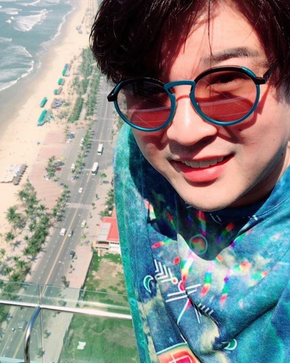 Super Junior Shindong đang đ&oacute;n Tết ở kh&aacute;ch sạn &Agrave; La Carte, quận Sơn Tr&agrave;, th&agrave;nh phố biển Đ&agrave; Nẵng