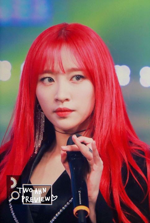 EXID Hani nhuộm tóc đỏ