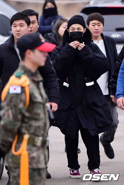 G-Dragon chính thức lên đường nhập ngũ. Tham gia khoá huấn luyện quân sự cơ bản tại Trung tâm Huấn luyện White Skull thuộc Sư đoàn Bộ binh 3 đóng ở huyện Cheorwon, tỉnh Gangwon. Dự kiến xuất ngũ ngày 26/11/2019