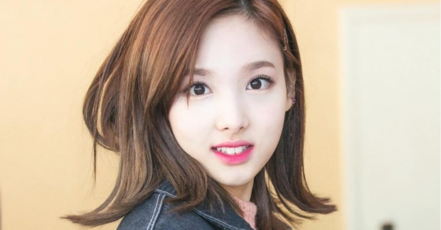 Nayeon (TWICE) bị một fan nam mượn cớ xin chữ ký để quấy rối tình dục?