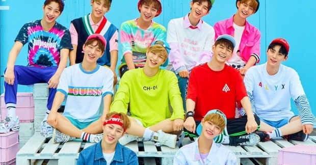 Fangirl của Wanna One tâm sự trong nước mắt vì bị bố xé nát goodie trị giá hàng chục triệu đồng