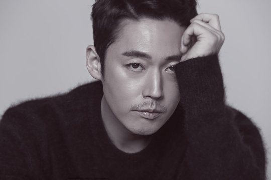 Bài báo: Jang Hyuk, "Vì sao tôi không cho ba đứa nhỏ nhà mình lên TV? Vì những khía cạnh tiêu cực" 