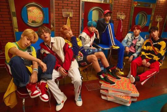 Bài báo: BTS, ‘MIC DROP’ -> ‘DNA’ đạt chứng nhận  vàng lần thứ hai bởi RIAA