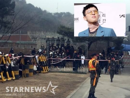 Bài báo: Phục vụ tốt nhé, G-Dragon! Fan tập trung trước cửa trại huấn luyện 