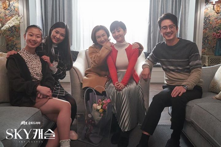 “Sky Castle” tạm biệt khán giả với mức rating kỷ lục của đài cáp: 23.8% toàn quốc 